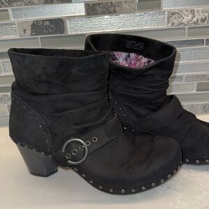 Dansko short boots with heel and buckle